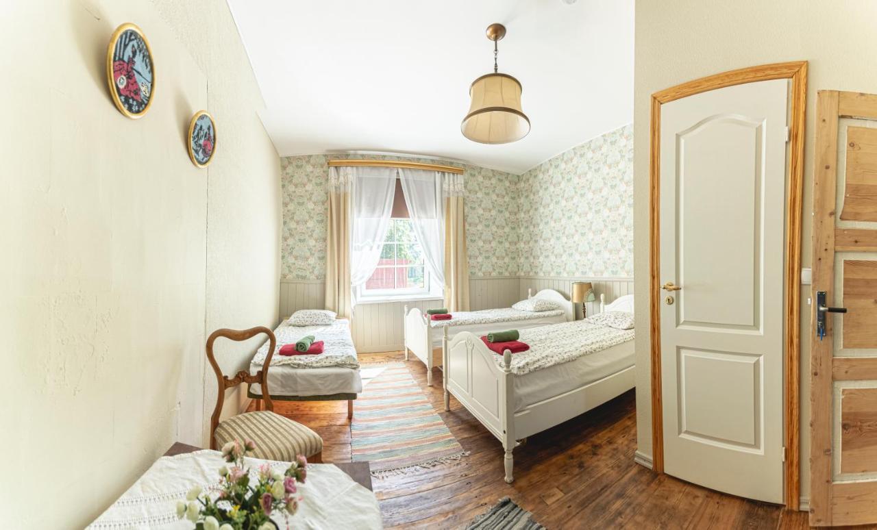 Guesthouse Kadrina Mois ภายนอก รูปภาพ