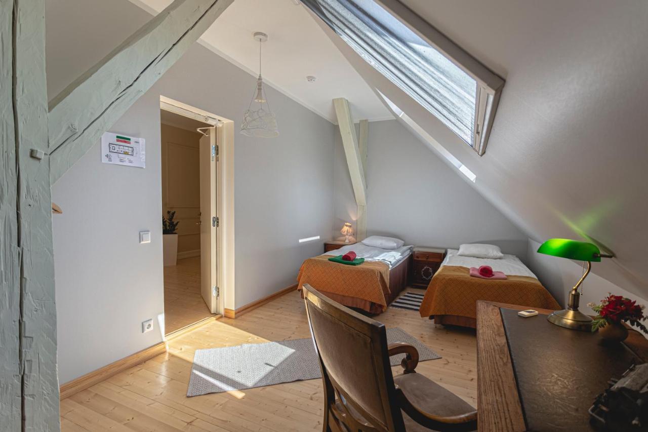 Guesthouse Kadrina Mois ภายนอก รูปภาพ