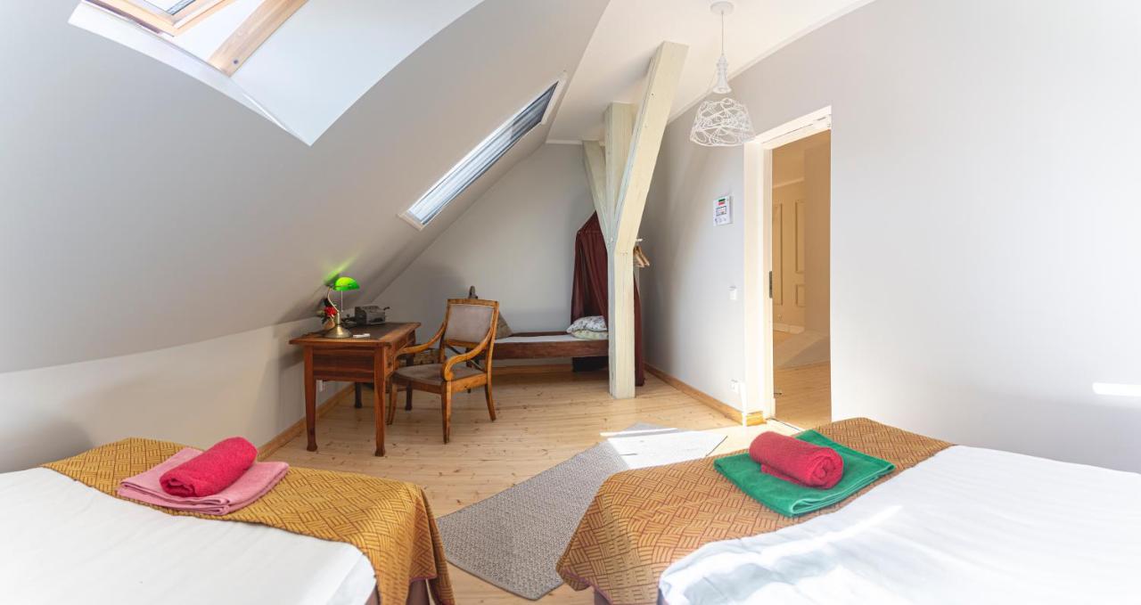 Guesthouse Kadrina Mois ภายนอก รูปภาพ