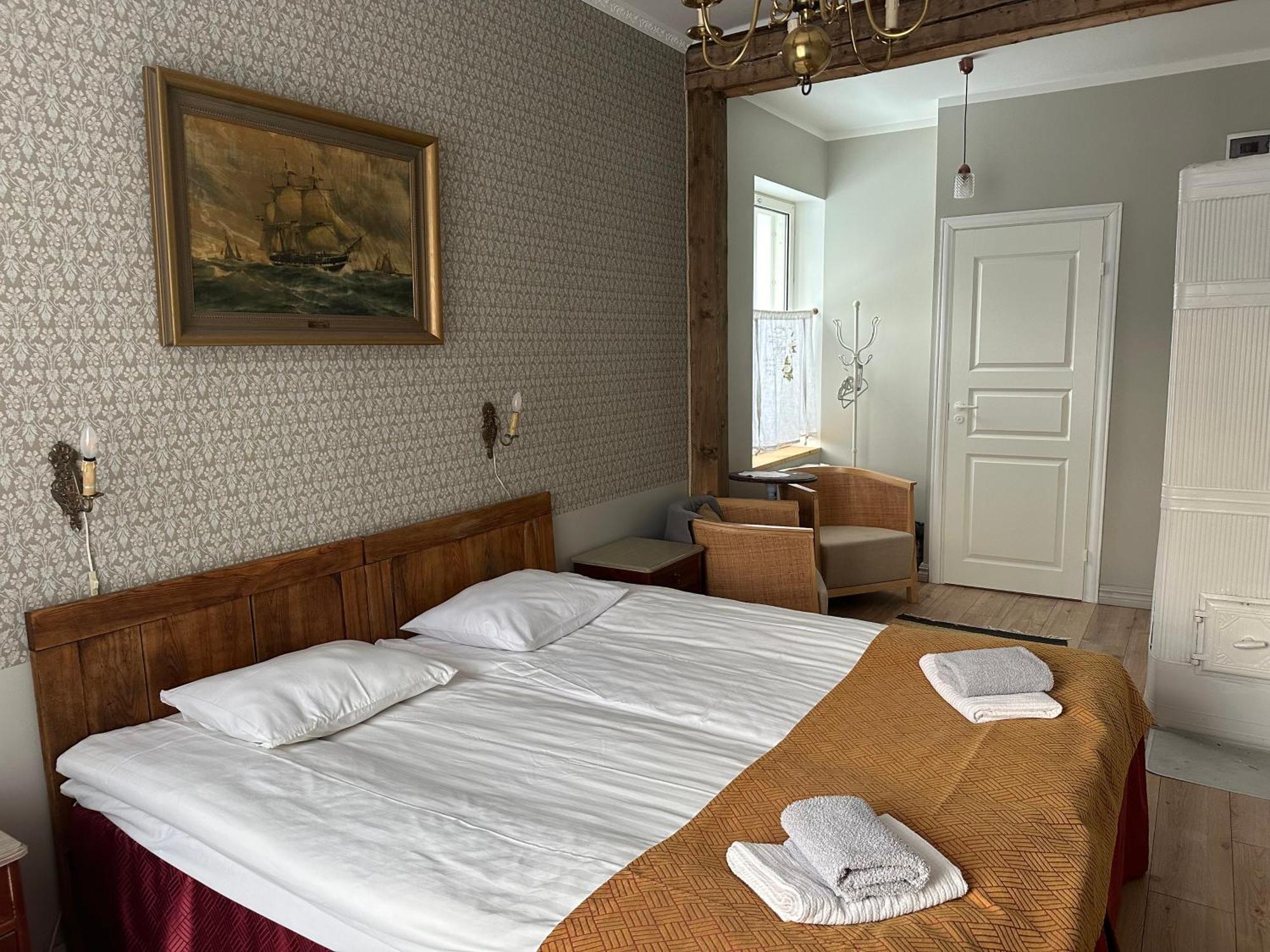 Guesthouse Kadrina Mois ภายนอก รูปภาพ