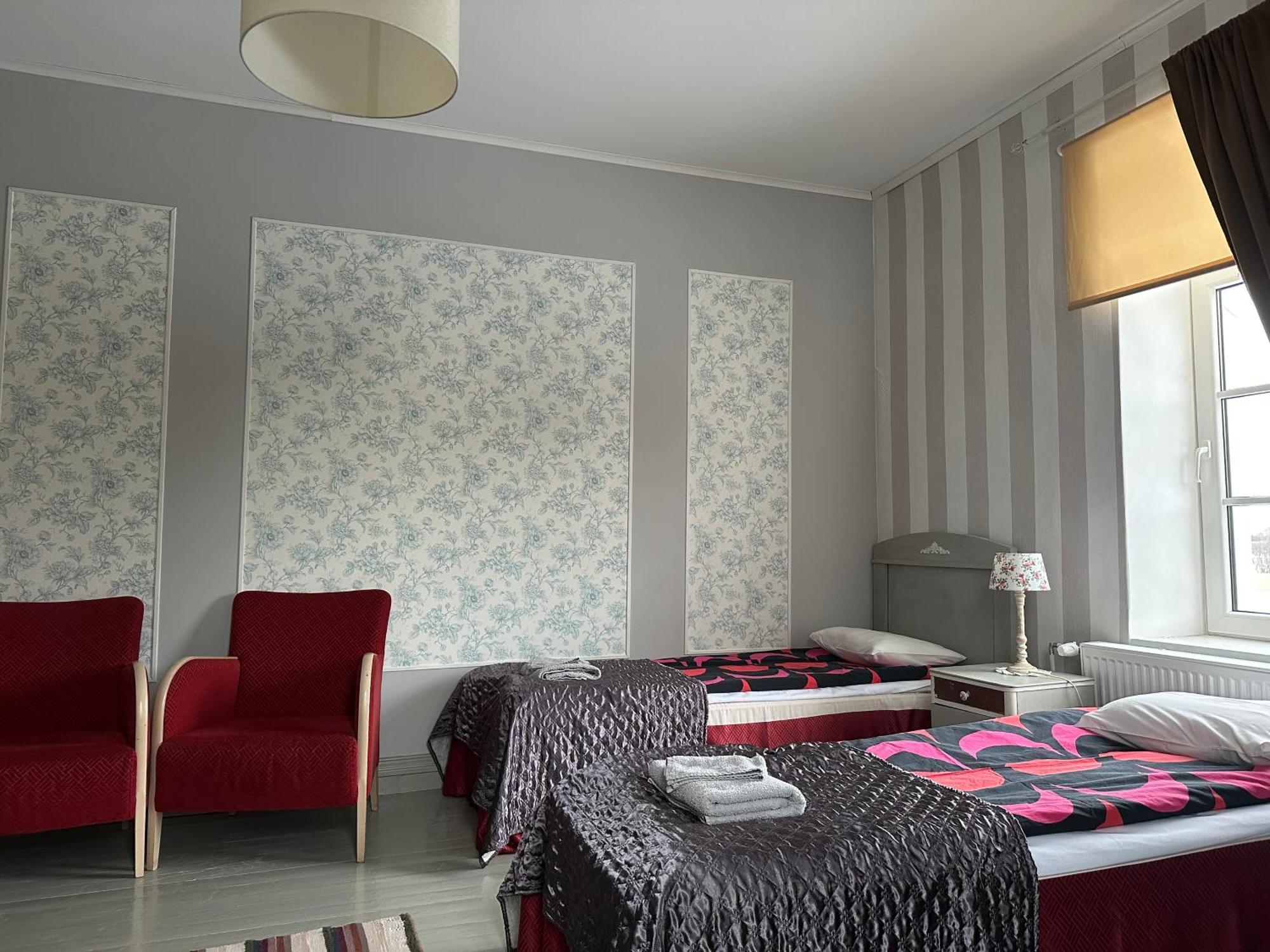 Guesthouse Kadrina Mois ภายนอก รูปภาพ