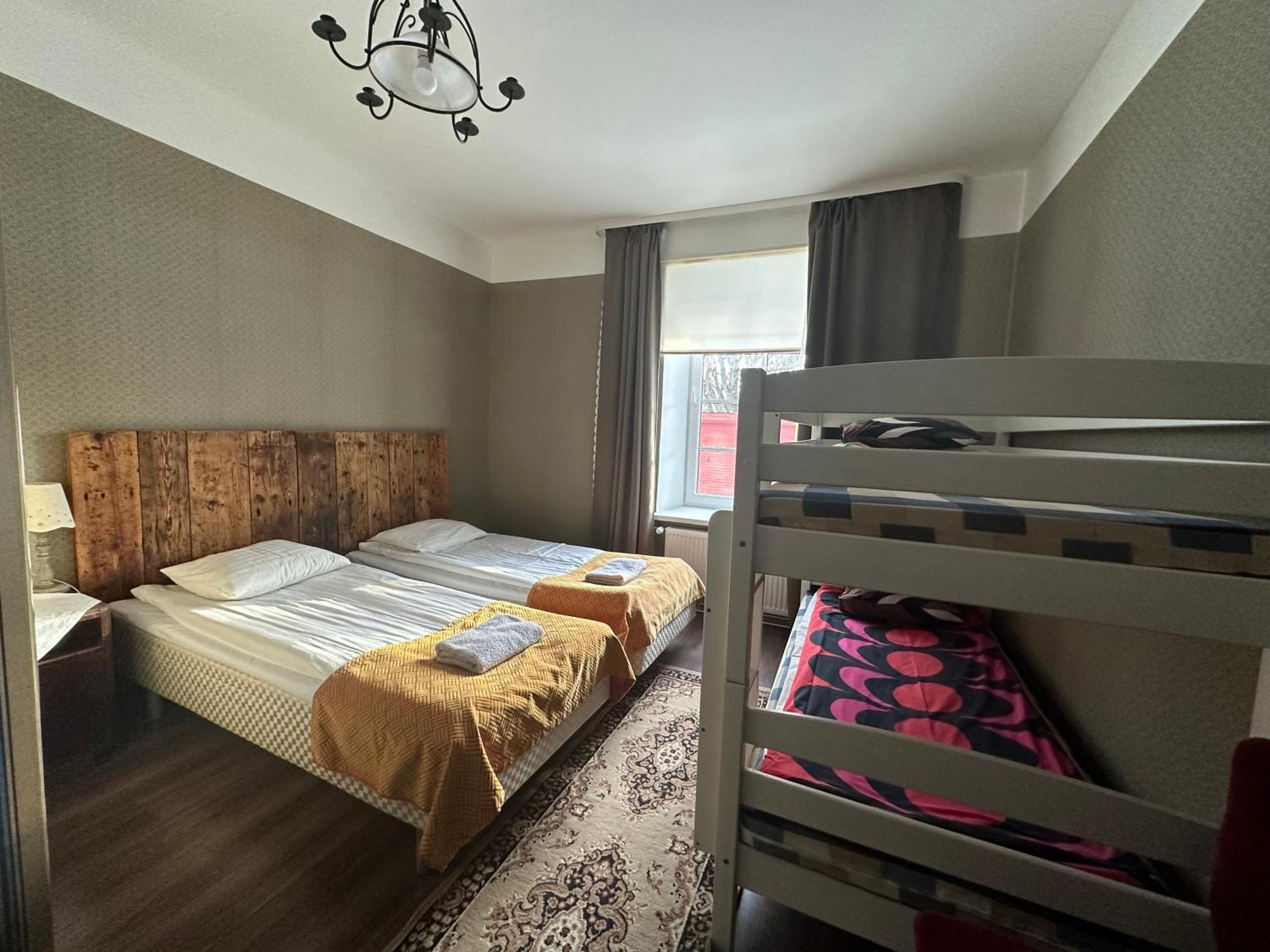 Guesthouse Kadrina Mois ภายนอก รูปภาพ