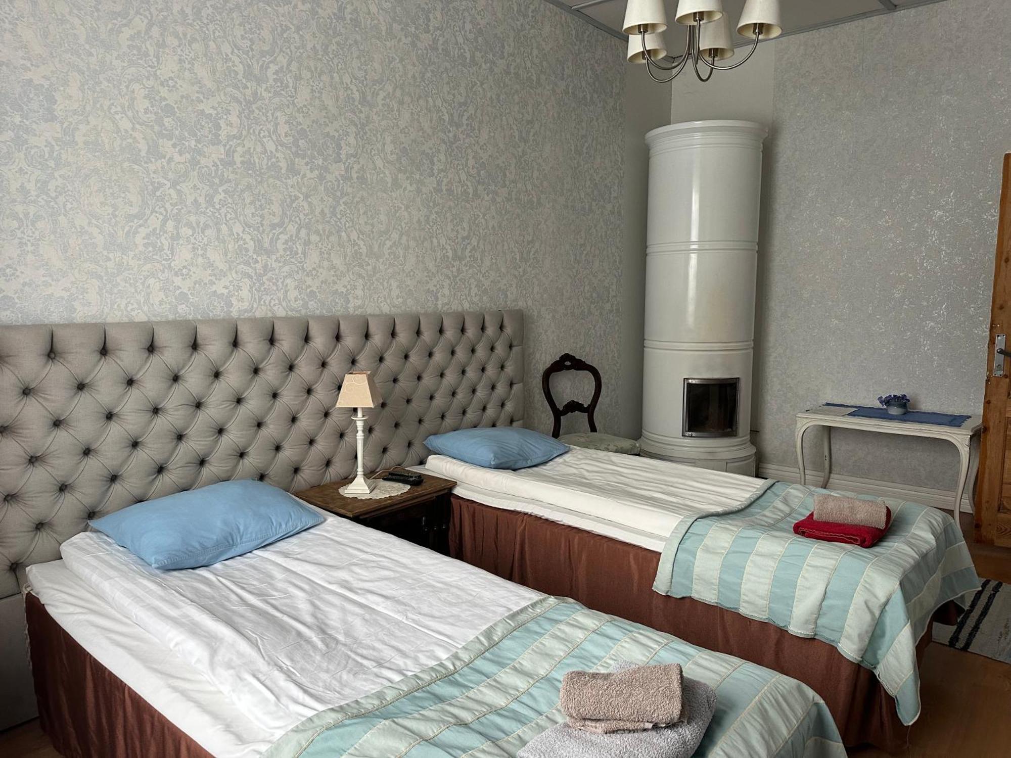 Guesthouse Kadrina Mois ภายนอก รูปภาพ