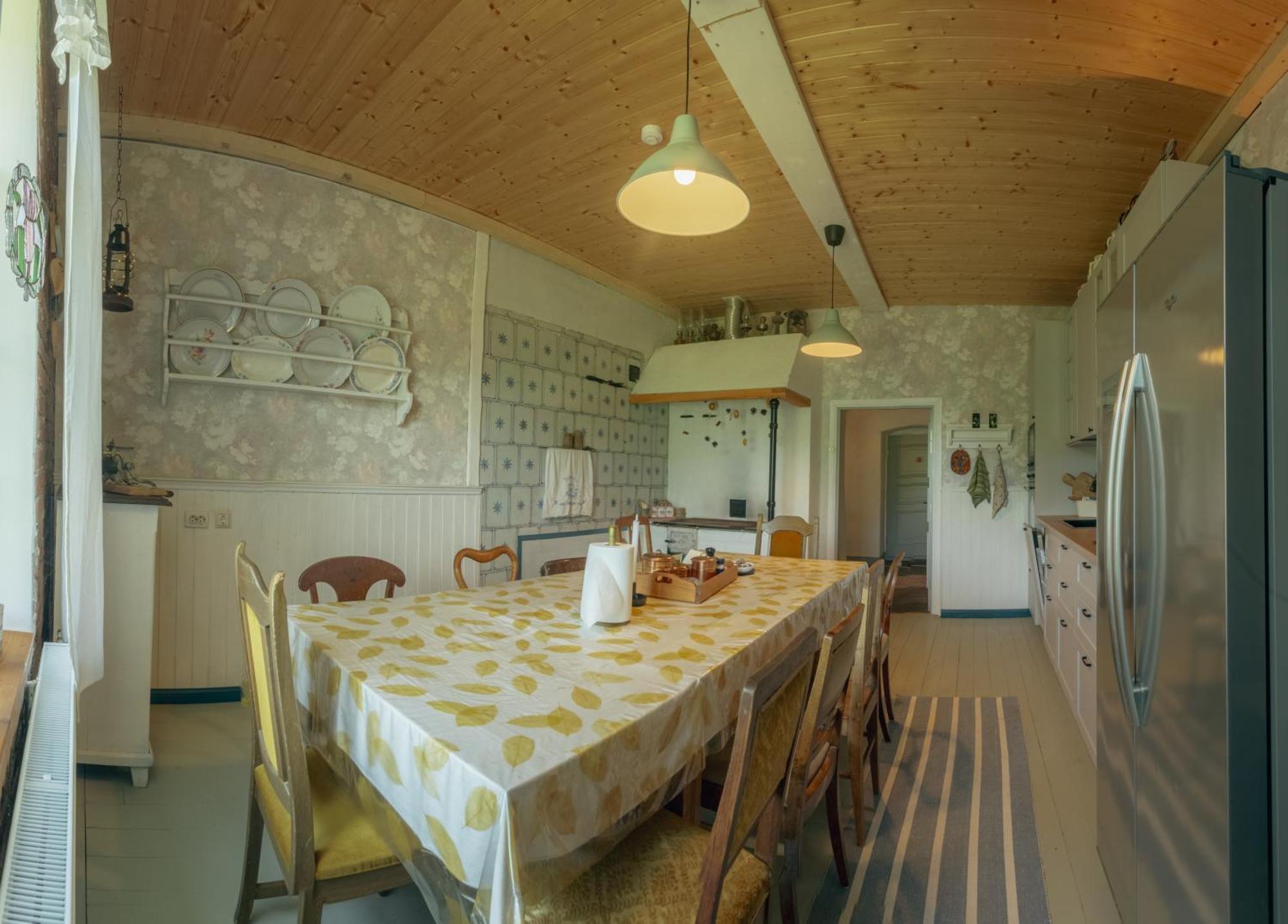 Guesthouse Kadrina Mois ภายนอก รูปภาพ