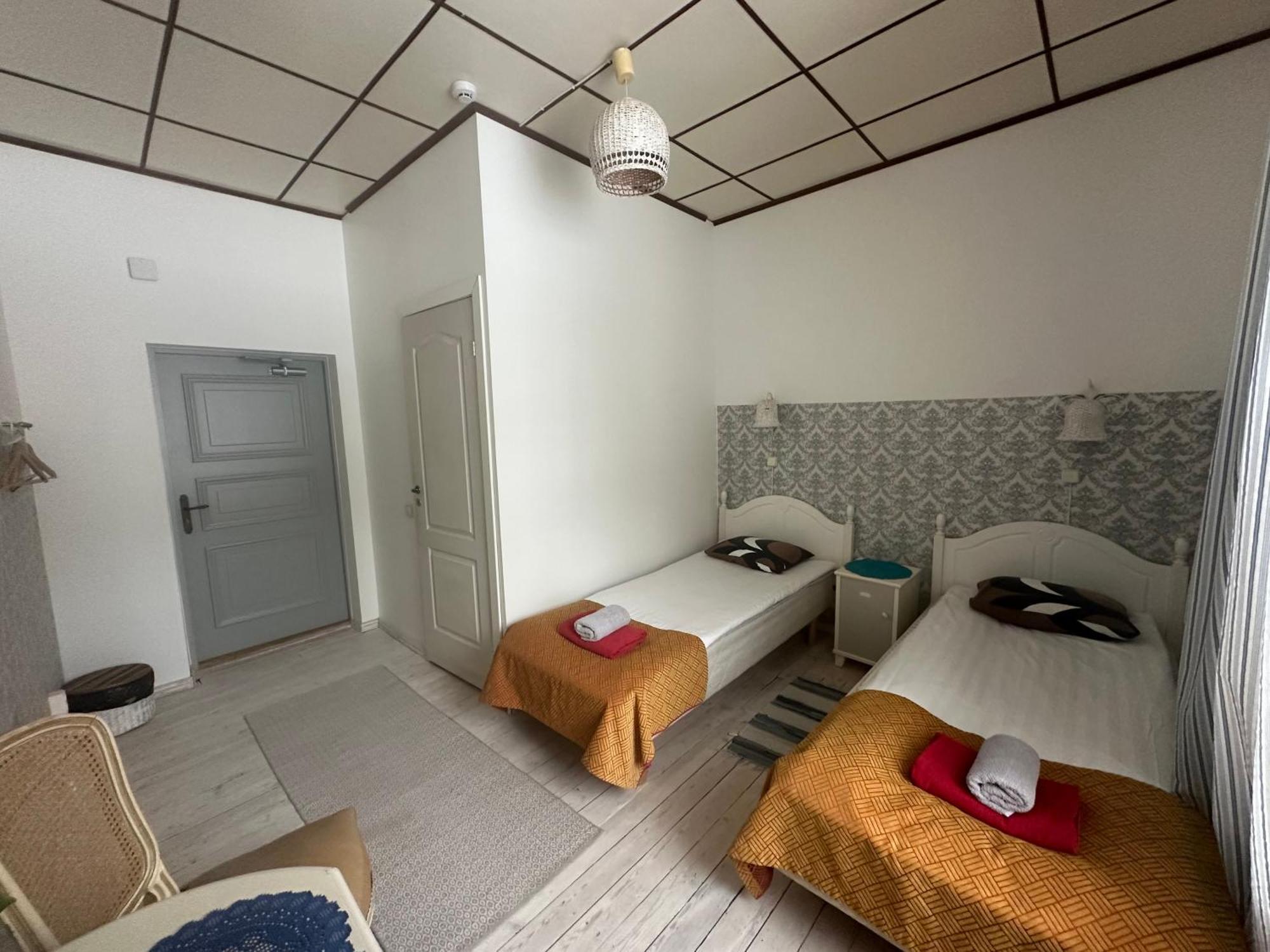 Guesthouse Kadrina Mois ภายนอก รูปภาพ